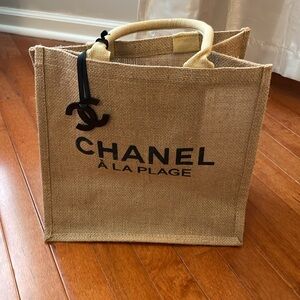 Chanel jute tote bag with bag charm